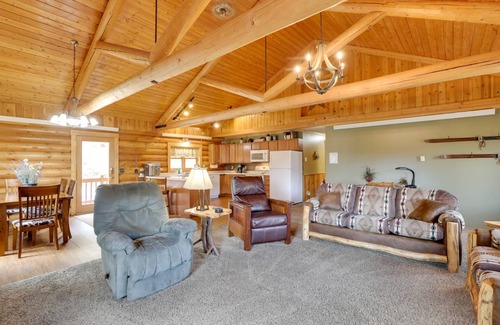 Hill City House | 250 m² House ∙ 4 bedrooms ∙ 12 guests