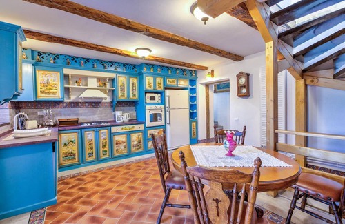 Vladeni House | 400 m² House ∙ 5 bedrooms ∙ 12 guests