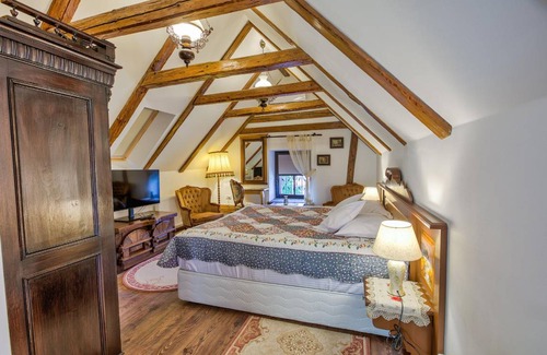 Vladeni House | 400 m² House ∙ 5 bedrooms ∙ 12 guests