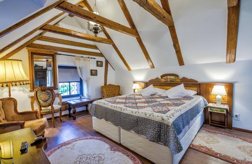 Vladeni House | 400 m² House ∙ 5 bedrooms ∙ 12 guests