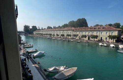 Peschiera del Garda City Centre Bed & Breakfast | C House Rooms Lake