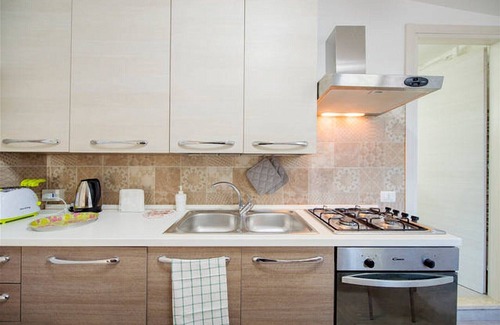 Montecalvario Apartment | Downtown, with private garden away from traffic noise, GARDEN House