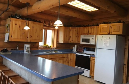 Hill City Cabin | Family Friendly 4BR, 3 Bath Cabin w/Hot Tub in the heart of the Black Hills