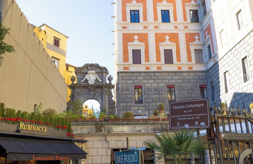 Vomero Bed & Breakfast | Follaky Secret Garden - Naples, Chiaia