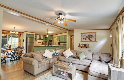 Keystone House | Modern Keystone Home: 4 Mi to Mount Rushmore!