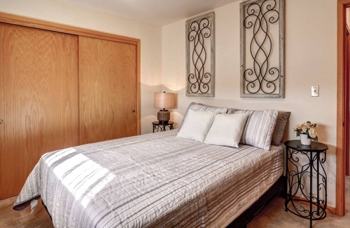 Rapid City Apartment | Secure upstairs Apt great for small family, convenient to dwtn and Parks!