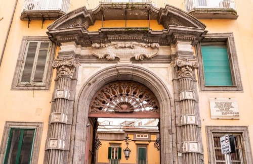Historical Center Apartment | Suite Piazza del Gesù By DomusExtra