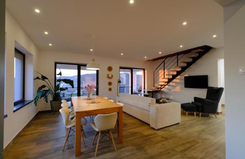 Odorheiu Secuiesc House | Sunset Hills Transylvania Upper