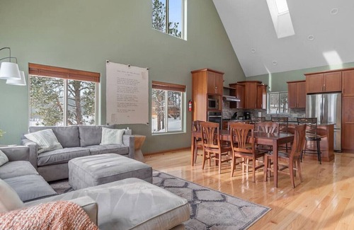 Hill City Apartment | Whitetail · Leighton`s Lodge-Hot Tub-Borders National Forest