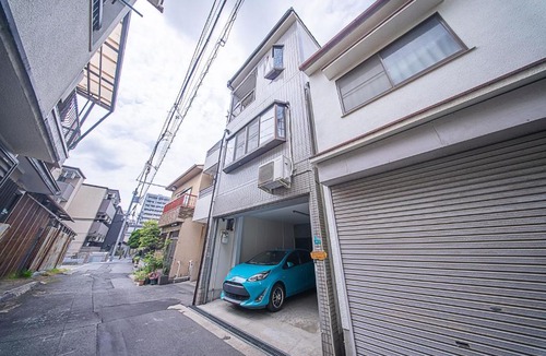Higashinari Villa | 大阪城森ノ宮一軒家貸し切りファミリ一向け小型車のみ無料駐車場可Private for families, small car freeparking独栋可停小车