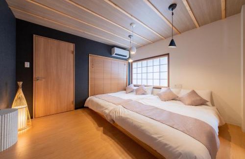 Higashinari Villa | 澤 寝室4つの広い一軒家 寝具9点 お風呂2台 トイレ3台 駅徒歩5分 コリアンタウンや道頓堀近く