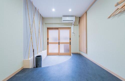 Nishi Villa | 玄 プライベートサウナ 大浴場付 光と木に包まれる和モダン一棟貸切 5寝室 最大26名