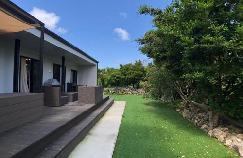 Motobu House | 美ら海水族館まで車で3分の好立地ジャグジー付きの1棟貸Suppai Resort Okinawa