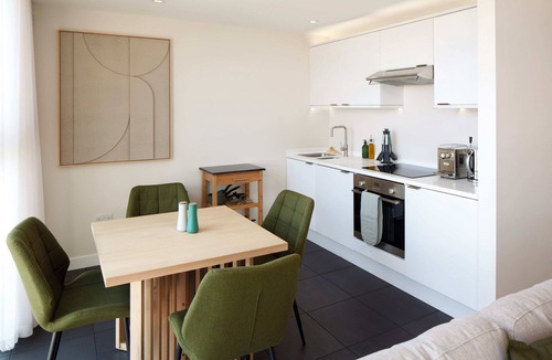 Bishop's Apartment | 1 Bed in Waterloo- Amazing Views