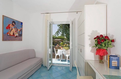 Forio Bed & Breakfast | 10 sets 5 minutes from the sea with breathtaking views, pool, wifi and parking