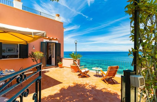 Lacco Ameno Apartment | 100 m² Apartment ∙ 3 bedrooms ∙ 6 guests