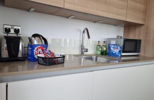 Stratford and New Town Apartment | 2-Bed 2-Bath Luxury Apartment, next to Stratford Station