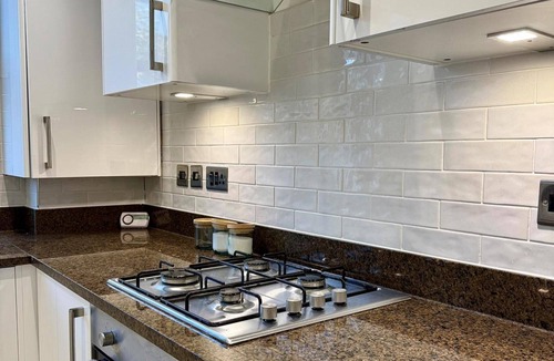 Canonbury Apartment | 2 Bed Apartment - Sleeps 4, Balcony, Pets Ok