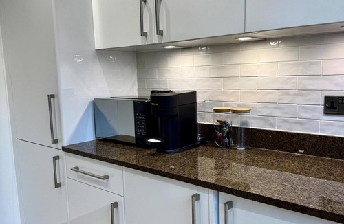 Canonbury Apartment | 2 Bed Apartment - Sleeps 4, Balcony, Pets Ok