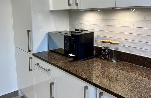 Canonbury Apartment | 2 Bed Apartment - Sleeps 4, Balcony, Pets Ok