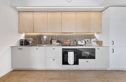 Tottenham Green Apartment | 2 Bed Luxury Penthouse & Private Balcony Near Central London