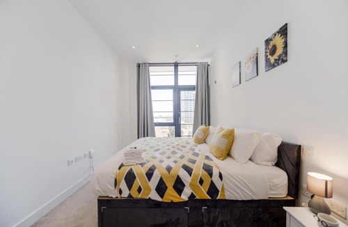 Woolwich Riverside Apartment | 2 Bed Oasis Apartment with Free Parking and Fast Wi-Fi Near O2 & ExCeL & Elizabeth Line