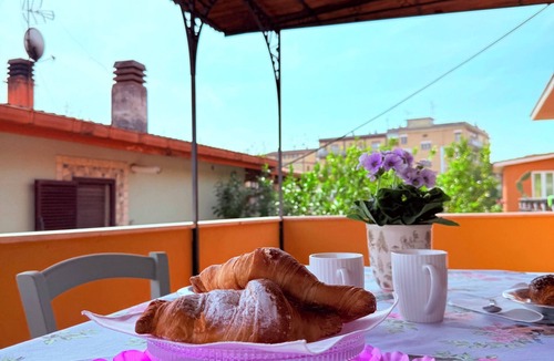 Torre Angela Apartment | 2-bedroom apartment in charming Roma with WiFi, AC Biancal'aura Home