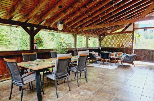 Cartisoara House | 200 m² House ∙ 3 bedrooms ∙ 6 guests