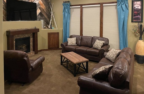 Rapid City House | 233 m² House ∙ 4 bedrooms ∙ 7 guests