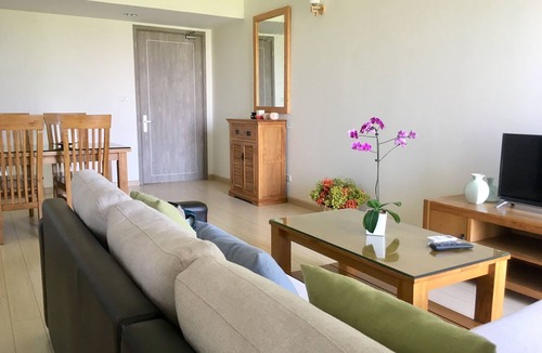 Van Giang Apartment | 2BR Bright Apartment in Green Community