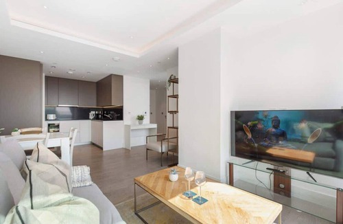 Bunhill Apartment | 2BR with AC, Gym, Pool & City Views