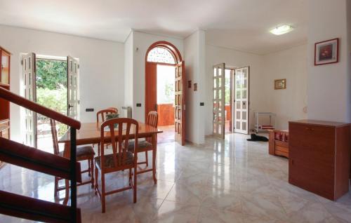 Laura House | 3 Bedroom Amazing Home In Capaccio Scalo
