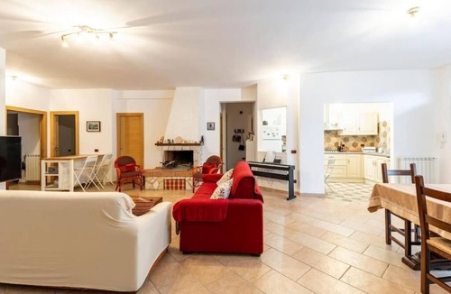 Santa Lucia House | 400 meters from the bus stop that takes you to Rome Tiburtina in 20 minutes