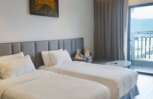Son Tra Apartment | 5 star Wyndham Golden Bay Studio with Infinity Pool