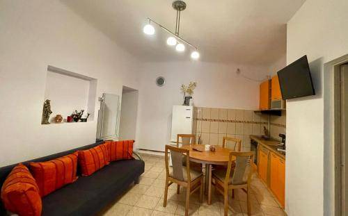Historic Center Apartment | 60 m² Apartment ∙ 2 guests