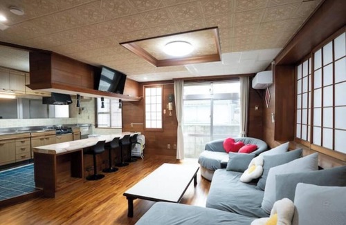 Kumoji House | A 130㎡ Two-Story Japanese House in the City Center with BBQ Facilities Inside