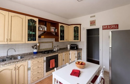 Zona XXX Castel Fusano Bed & Breakfast | A 5-minute drive from Ostia, nestled in the beautiful setting of a pine forest—a family-friendly villa.