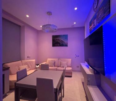 Tuscolano Apartment | A Dolce Casa Romana Lux Jacuzzi Metro A 2 min