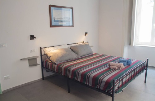 Quartieri Spagnoli Apartment | A due Passi dal Murales di Maradona nel Cuore dei Quartieri Spagnoli