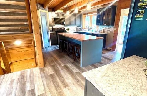 Lead Cabin | A large, newly remodeled 7,000 sq ft cabin, new hot tub, minutes from Deadwood!