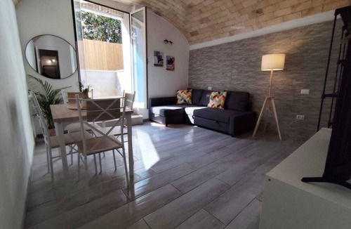 Prenestino-Centocelle Apartment | A Modern Refuge in Rome: Relaxation amidst Garden and Whirlpool