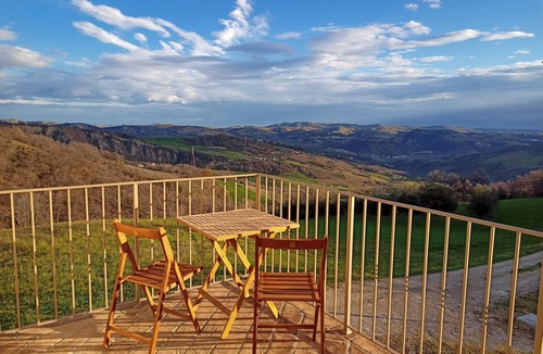 Castiglione Messer Raimondo Apartment | A spacious 2 bedroom apartment with stunning panoramic views at La Stradella