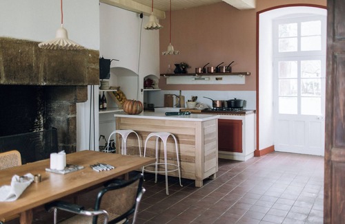 Chaillac House | A spacious setting surrounded by nature The castle and its cottage.