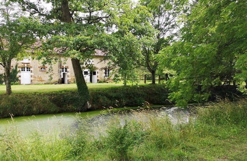 Chaillac House | A spacious setting surrounded by nature The castle and its cottage.