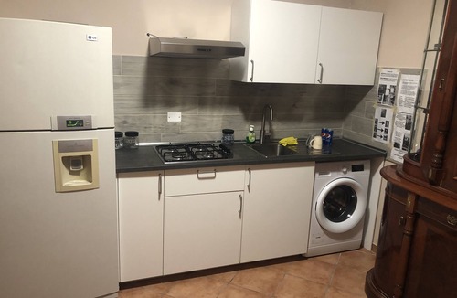 Portici Apartment | Accogliente Appartamento con Cucina, Camera e Parcheggio