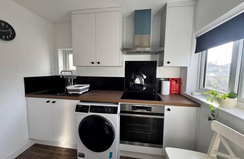 West Twickenham Apartment | Adorable 1-bedroom apartment in wonderful Twickenham neighborhood