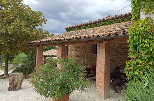 Pergola Apartment | Agriturismo Alla Vecchia Quercia vacation apartment "Cagli" for 2 persons