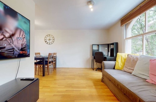 Maida Vale Apartment | -Air Con- Cute 2BD flat 1 Min Maida Vale Station!
