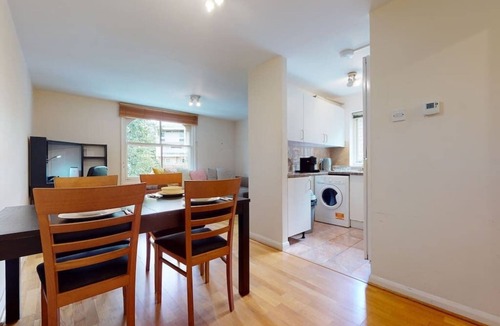 Maida Vale Apartment | -Air Con- Cute 2BD flat 1 Min Maida Vale Station!