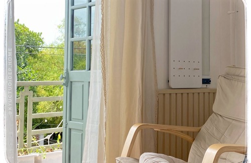 Hue House | Airy, Quiet with Balcony, Netflix Projector; 5 minutes walk to Hue Imperial City